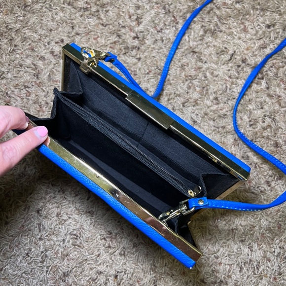 Disney: Beauty & the Beast Storybook Crossbody – Blue Gold Faux Leather - Picture 6 of 6